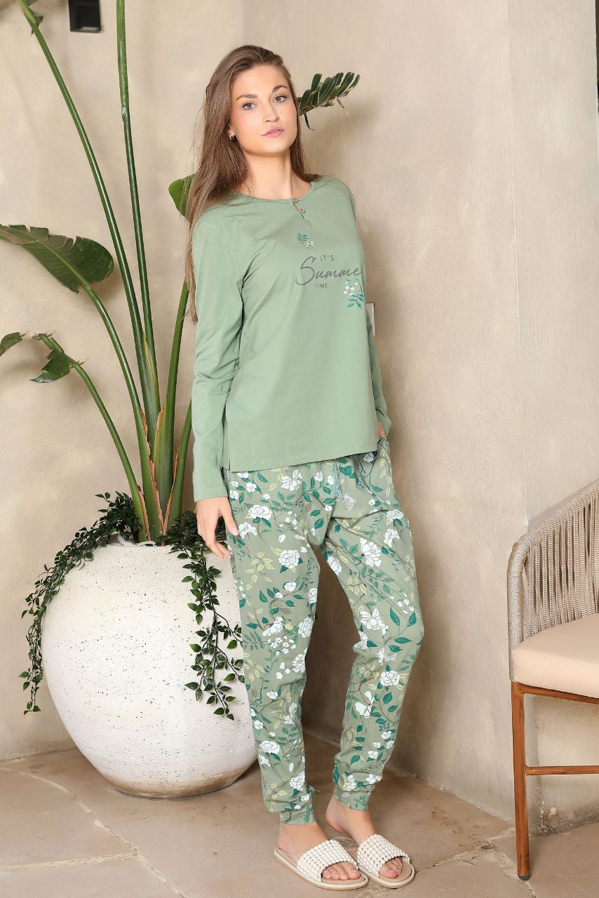 Home pajamas with a comfortable style 7000