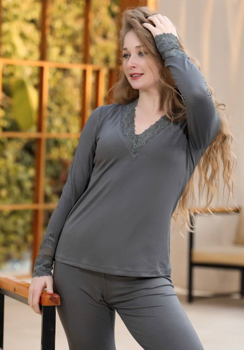 طقم ملابس نوم أنيق مزين بالدانتيل باللون النبيتي 400